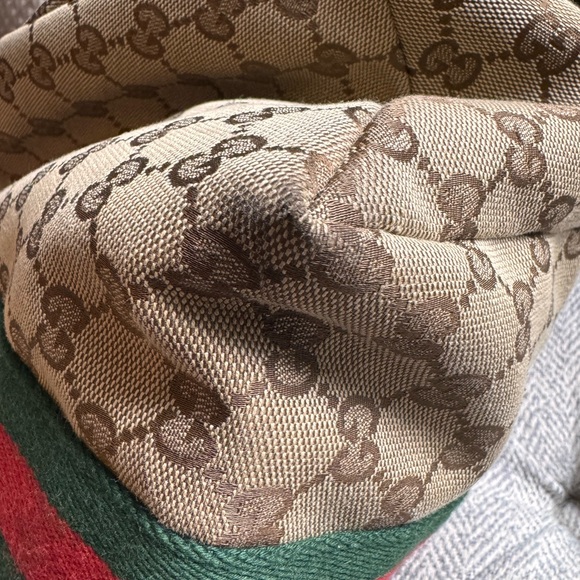 Gucci duffle travel/gym bag *PRICE is FIRM - Picture 7 of 16